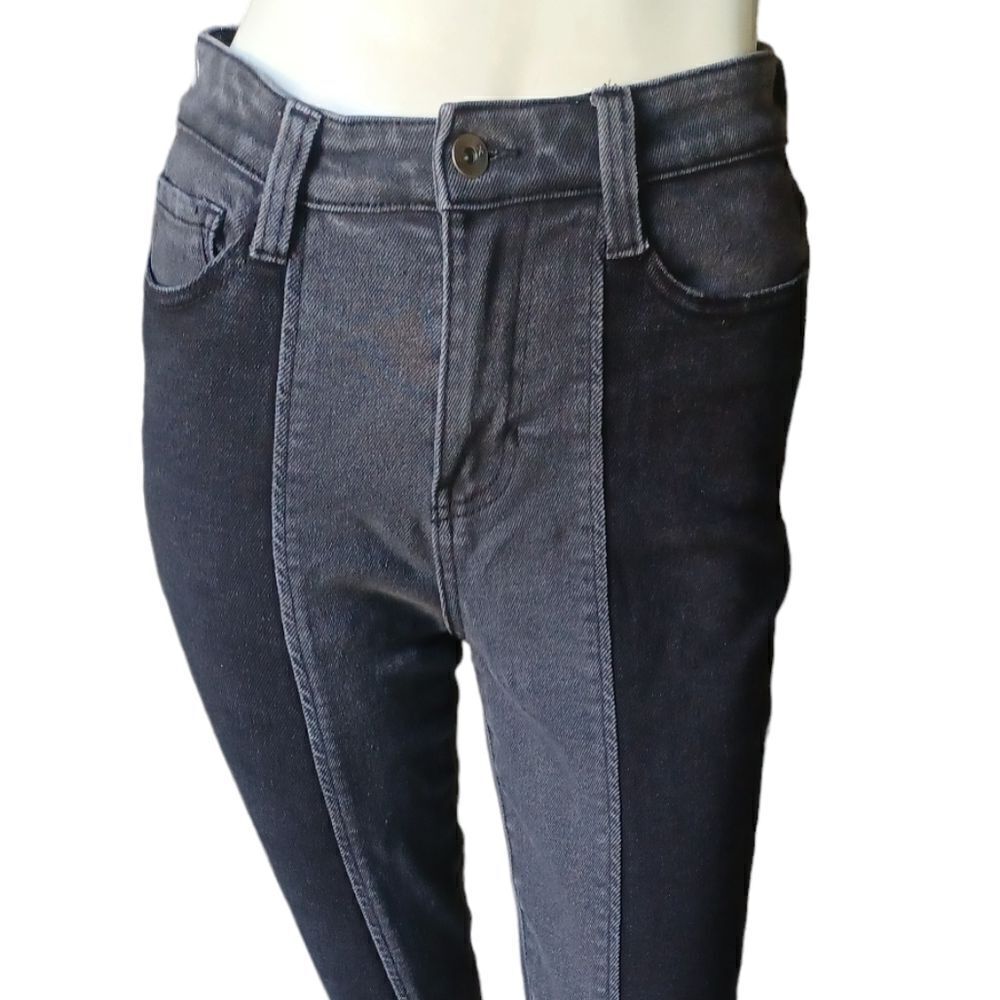 7002214.......Kendall & Kylie Skinny Jeans Size 3/26, 10" Rise